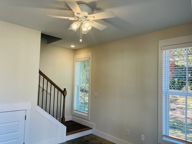 Building Photo - 100 Gardenia Ln