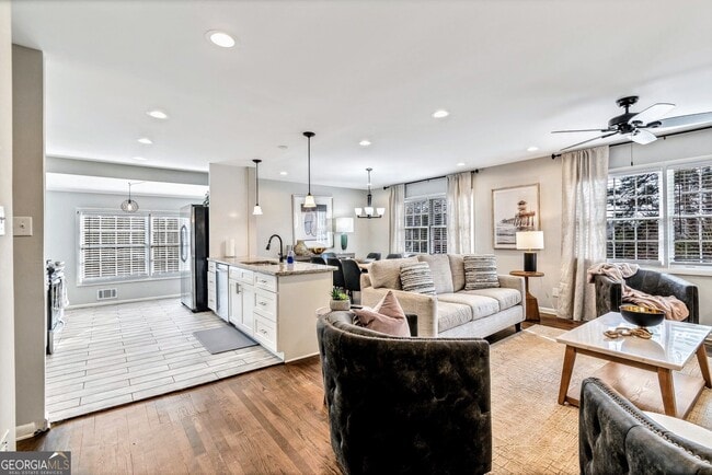 Building Photo - 2480 Powers Ferry Dr SE