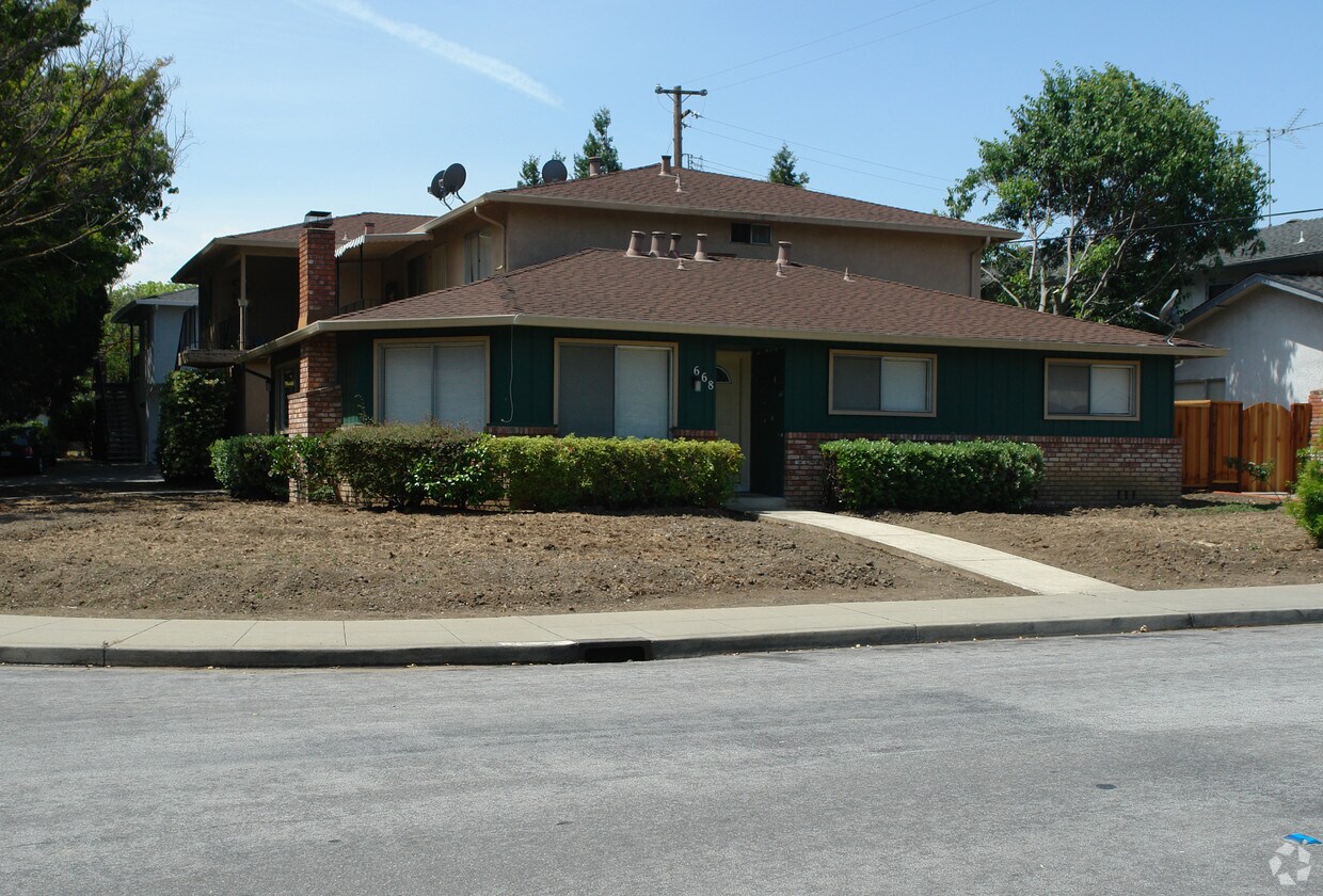Primary Photo - 668 E Olive Ave