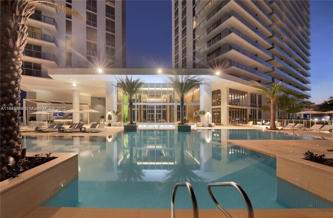 Foto del edificio - 16385 Biscayne Blvd