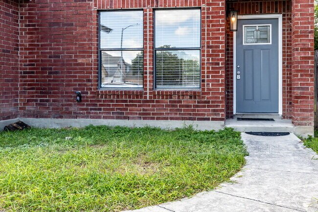 Foto del edificio - 2230 Juniper Hill