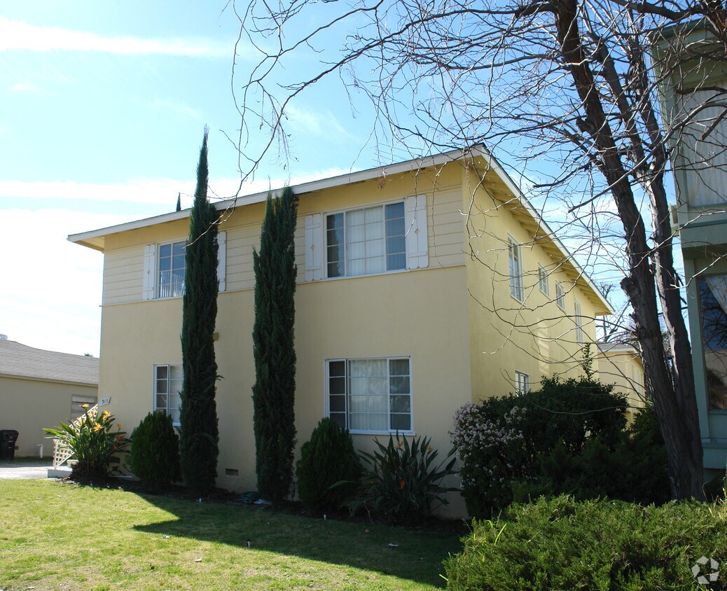 Building Photo - 4915 Cahuenga Blvd
