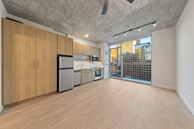 Building Photo - 202 W Institute Pl