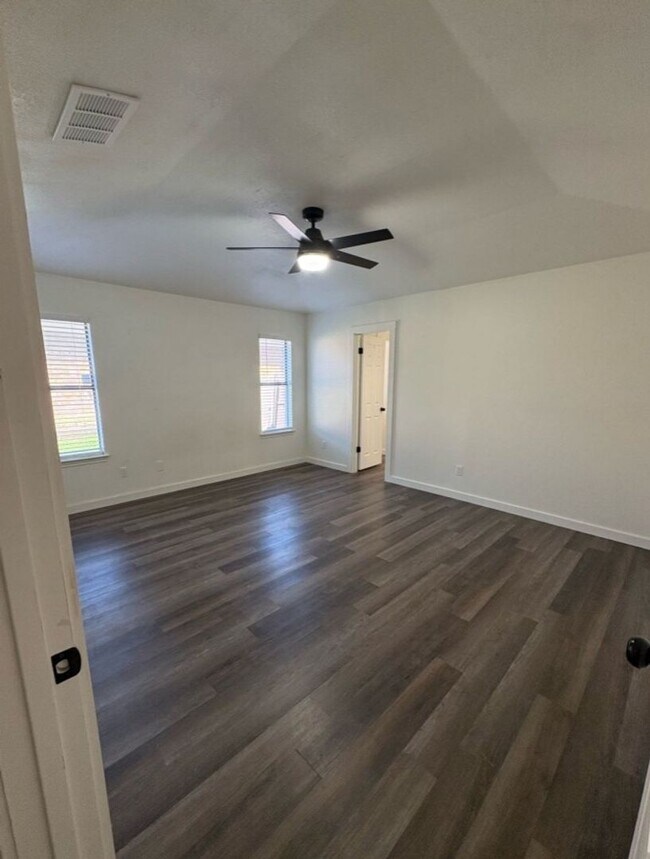 Building Photo - 1007 End O Trail