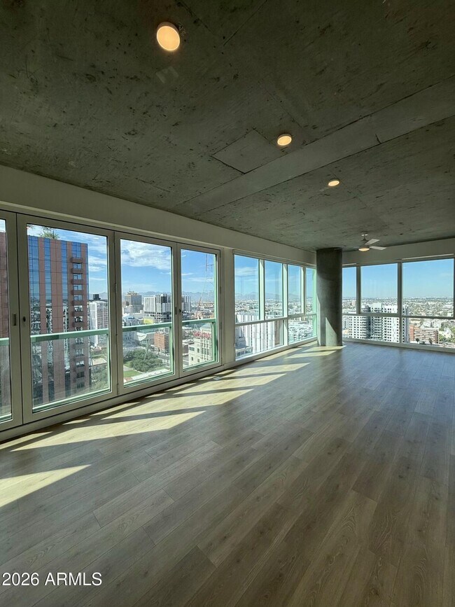 Foto del edificio - 777 N Central Ave