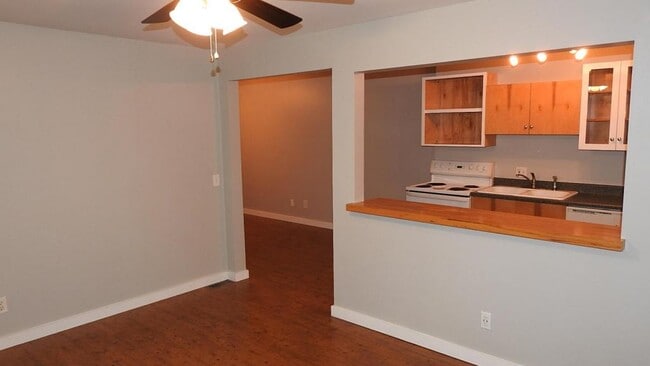 Building Photo - 517 Holmes St