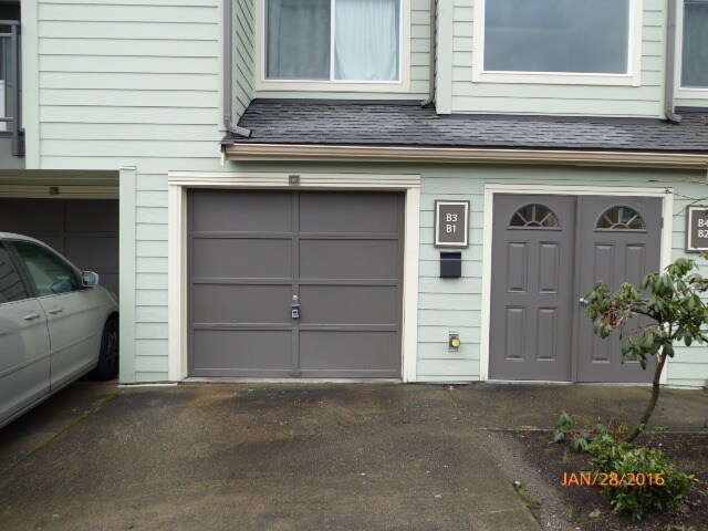 Building Photo - 3 Bed 2 Bath Condo in Factoria