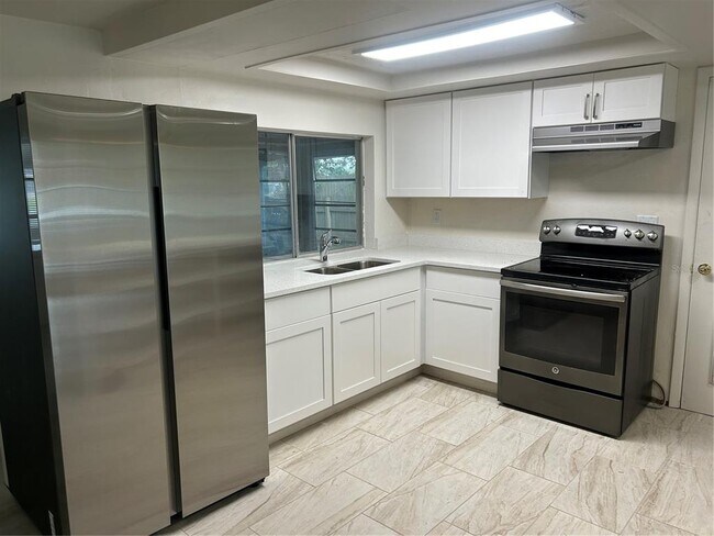 Foto del edificio - 3551 Landale Dr