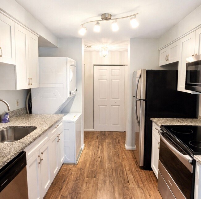 Foto del edificio - 8503 Falls Run Rd