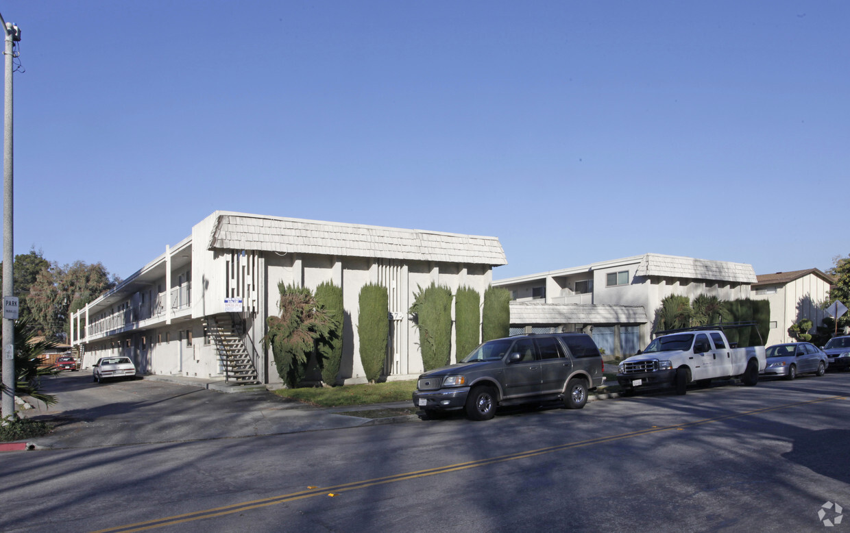 Primary Photo - Manzanita Apartments