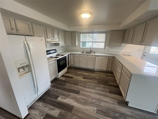 Foto del edificio - 209 E 3rd St