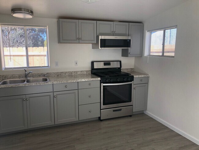 Building Photo - 5455