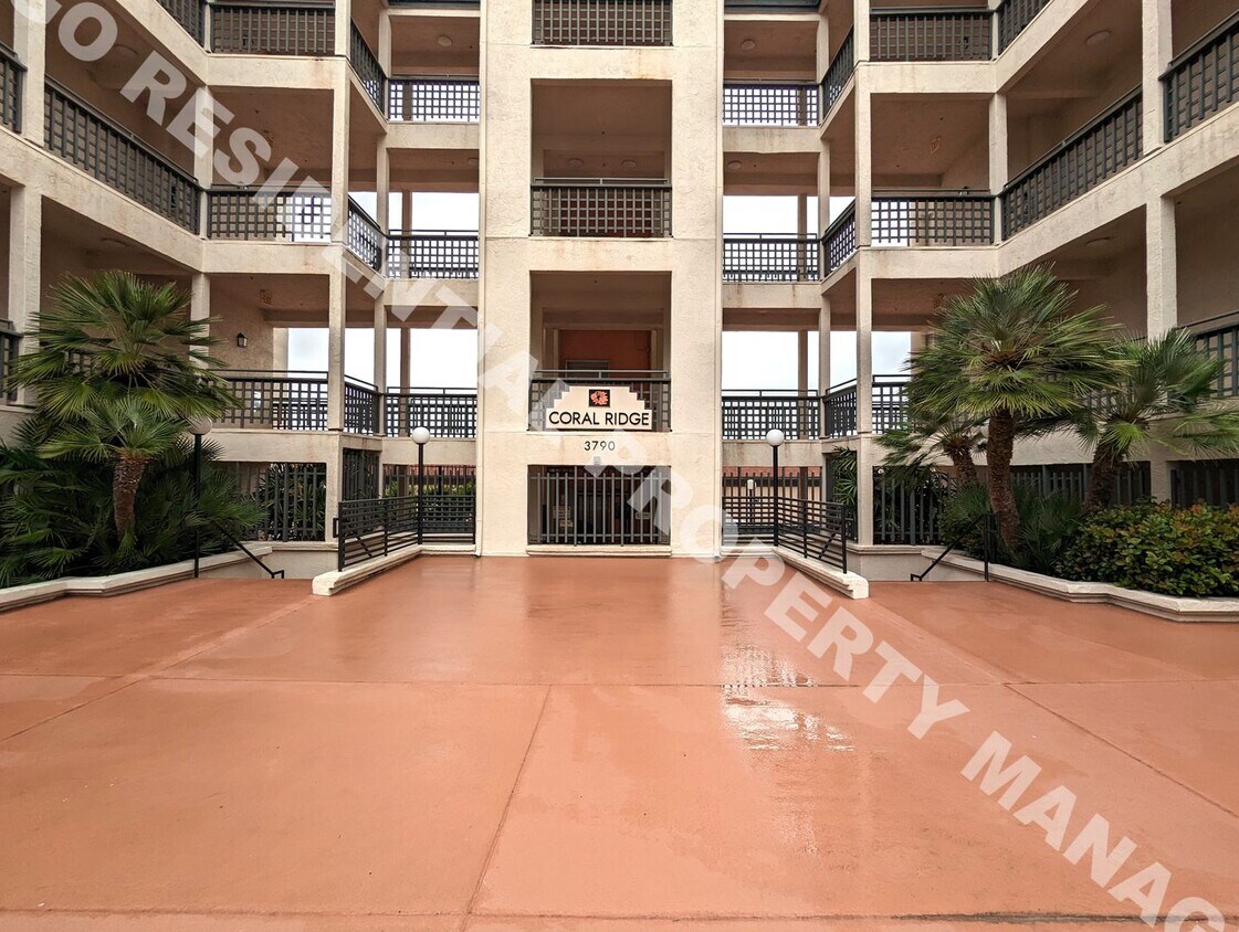 Foto principal - Desirable North Park Condo with Amazing Vi...
