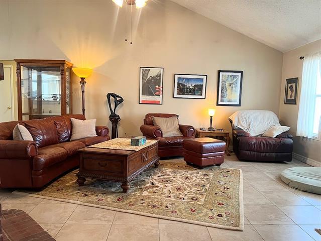 Building Photo - 1964 Hobart Ln