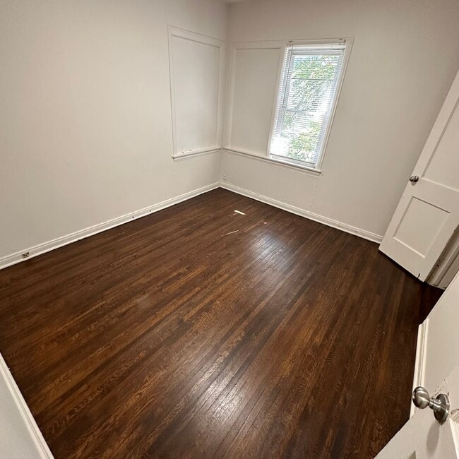 Building Photo - $525 - 1 bed / 1 bath - Duplex