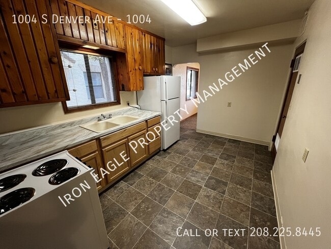 Building Photo - 1004 S Denver Ave