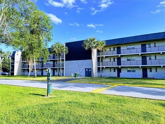 Building Photo - 7900 Colony Cir S