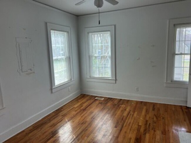 Foto del edificio - Quiet Downtown property