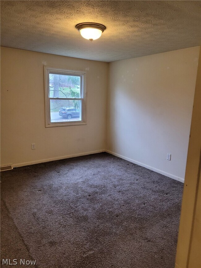 Building Photo - 2781 Thackeray Ave NW