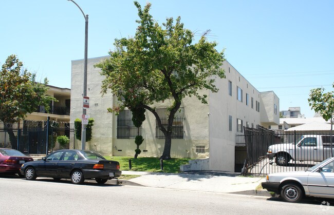 Foto del edificio - 909 S St Andrews Pl