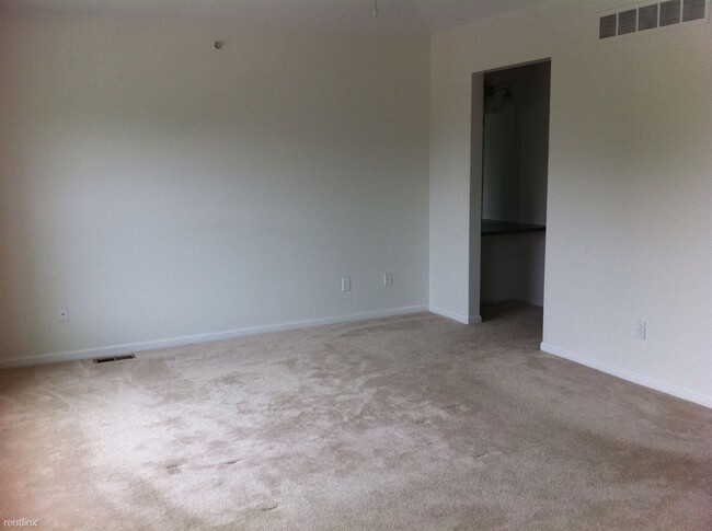 Building Photo - 22061 Parkview Dr