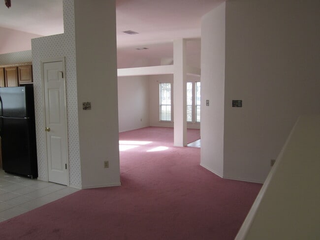 Building Photo - 3 Bedroom 2 Bathroom Home-Georgetown