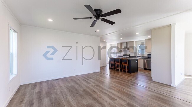 Foto del edificio - 23143 Lowe Rd E