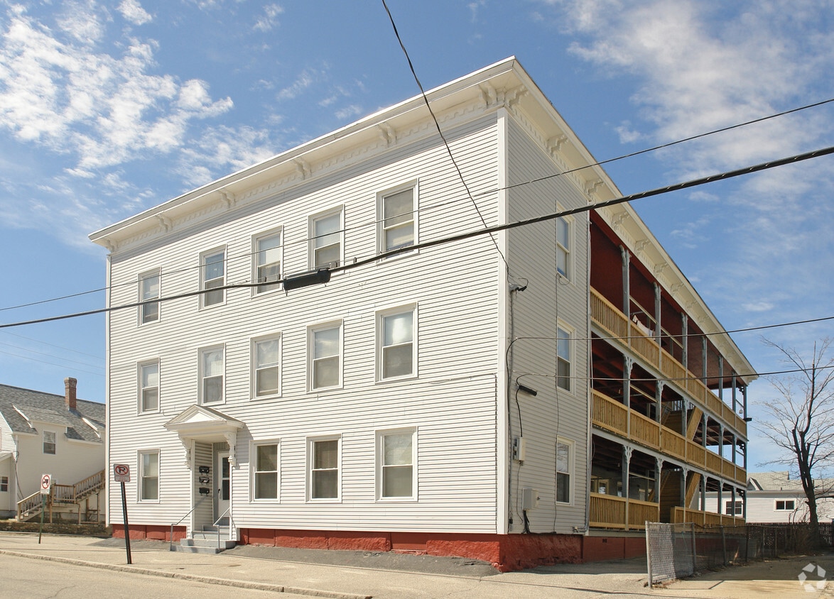 Building Photo - 394 Belmont St