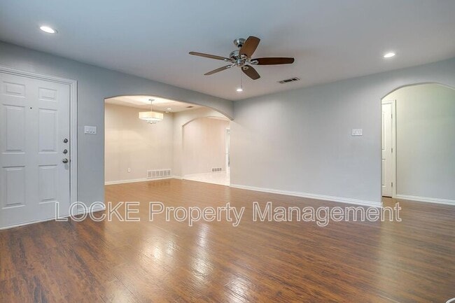 Foto del edificio - 902 Churchill Rd