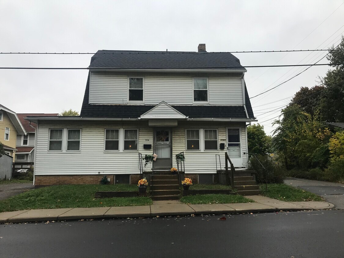 Primary Photo - 556 Maple St