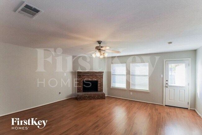Foto del edificio - 503 Cypress Ct