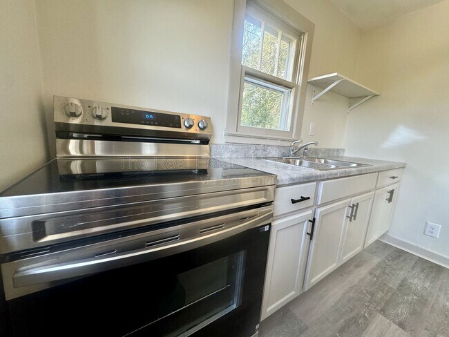 Foto del edificio - 1820 Tunnel Blvd