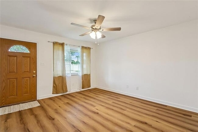 Building Photo - 278 Oriole Dr