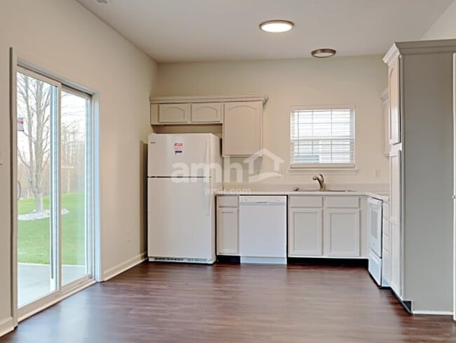Foto del edificio - 19344 Fox Chase Dr