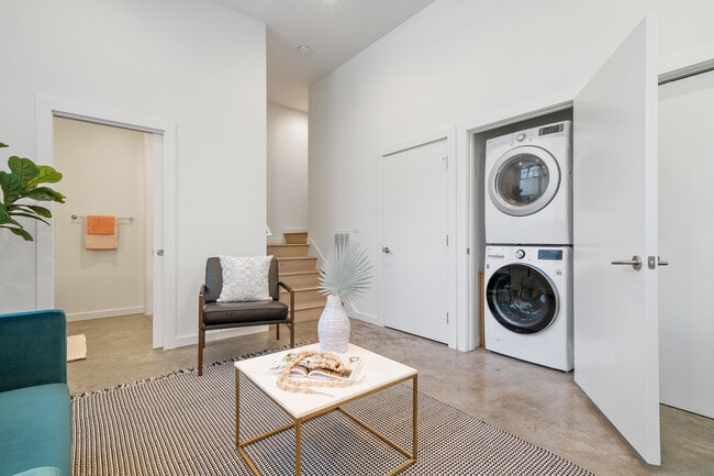 Photo - 867 W Grand Ave House