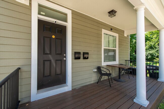 Building Photo - 107 E Clifton Ave