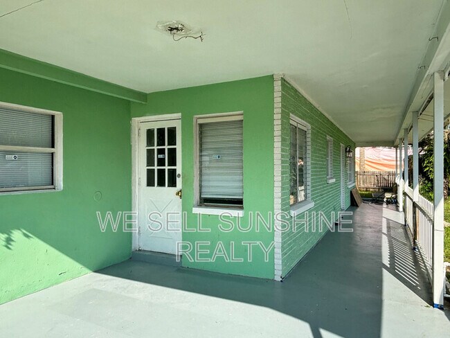 Foto del edificio - 2808 Madison St W