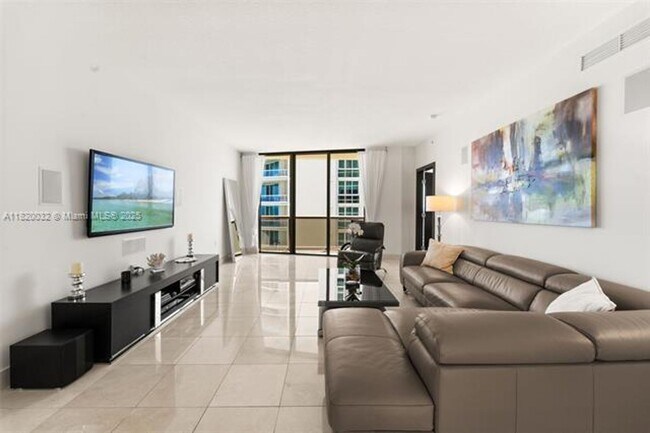 Building Photo - 16275 Collins Ave