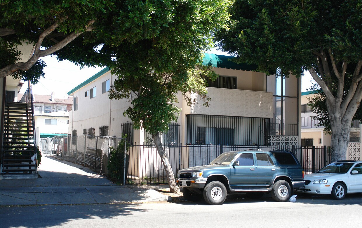 Building Photo - 972 S Harvard Blvd