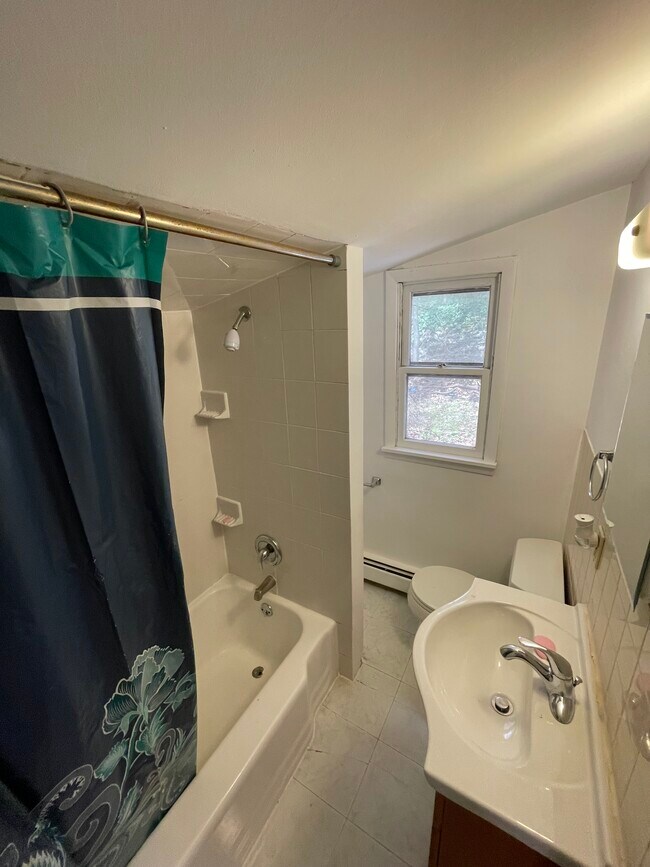 Baño - 26 Center Ave