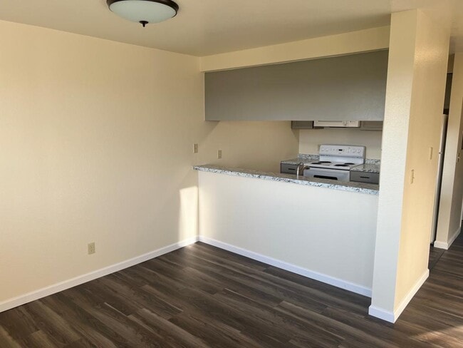 Building Photo - JW Wedgwood - 2 bedrooms