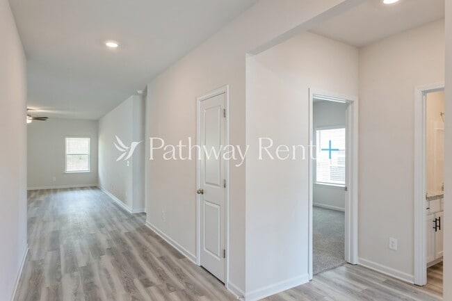 Building Photo - 609 Mackenzie Cv