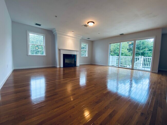 Building Photo - 1103 Hampton Way