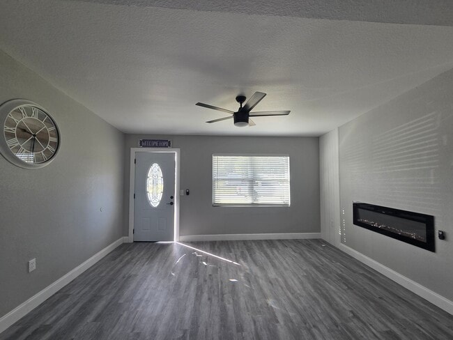 Living Room (unstaged) - 2410 11th St