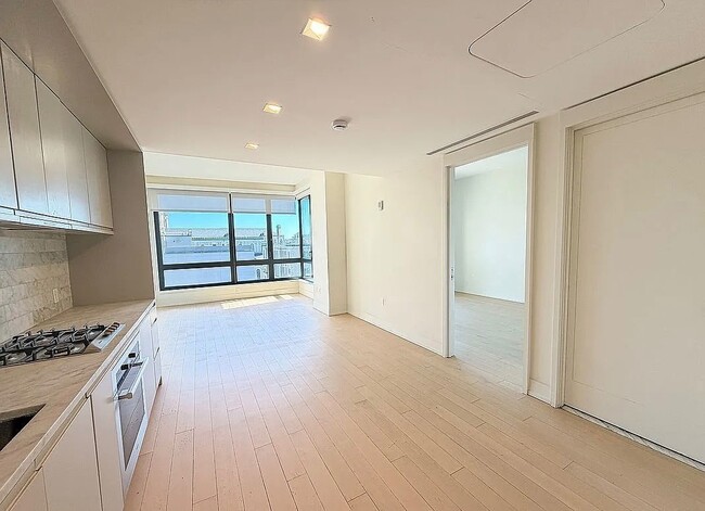 Building Photo - 550 Vanderbilt Ave