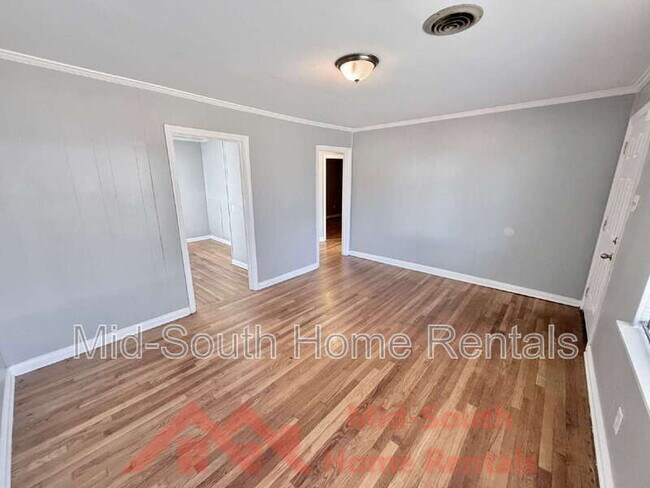 Foto del edificio - 2054 Benford St