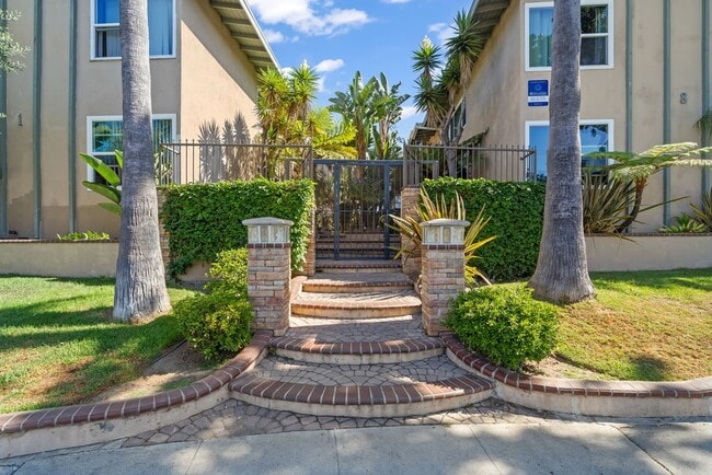 Building Photo - 839-845 Glenway Drive