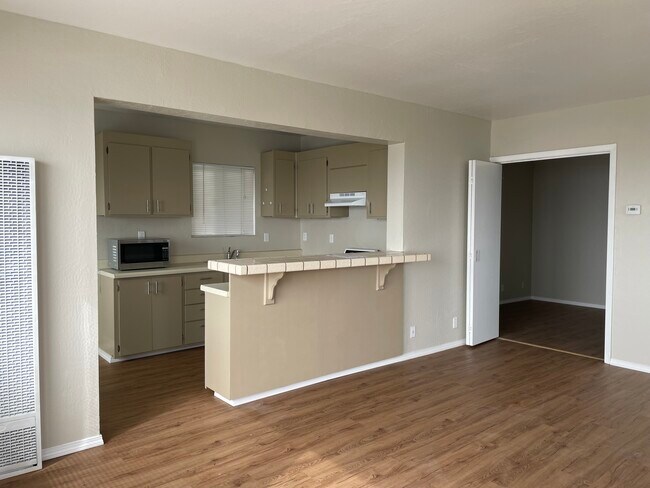Building Photo - 23541 E Cliff Dr