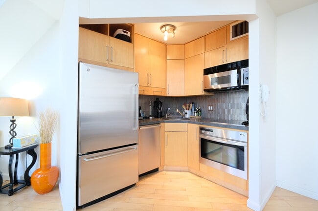 Building Photo - 176 W 86th St