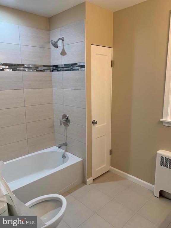 Foto del edificio - 1017 N York Rd